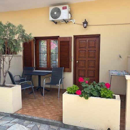 Stelios Rooms Palaiochora Ngoại thất bức ảnh