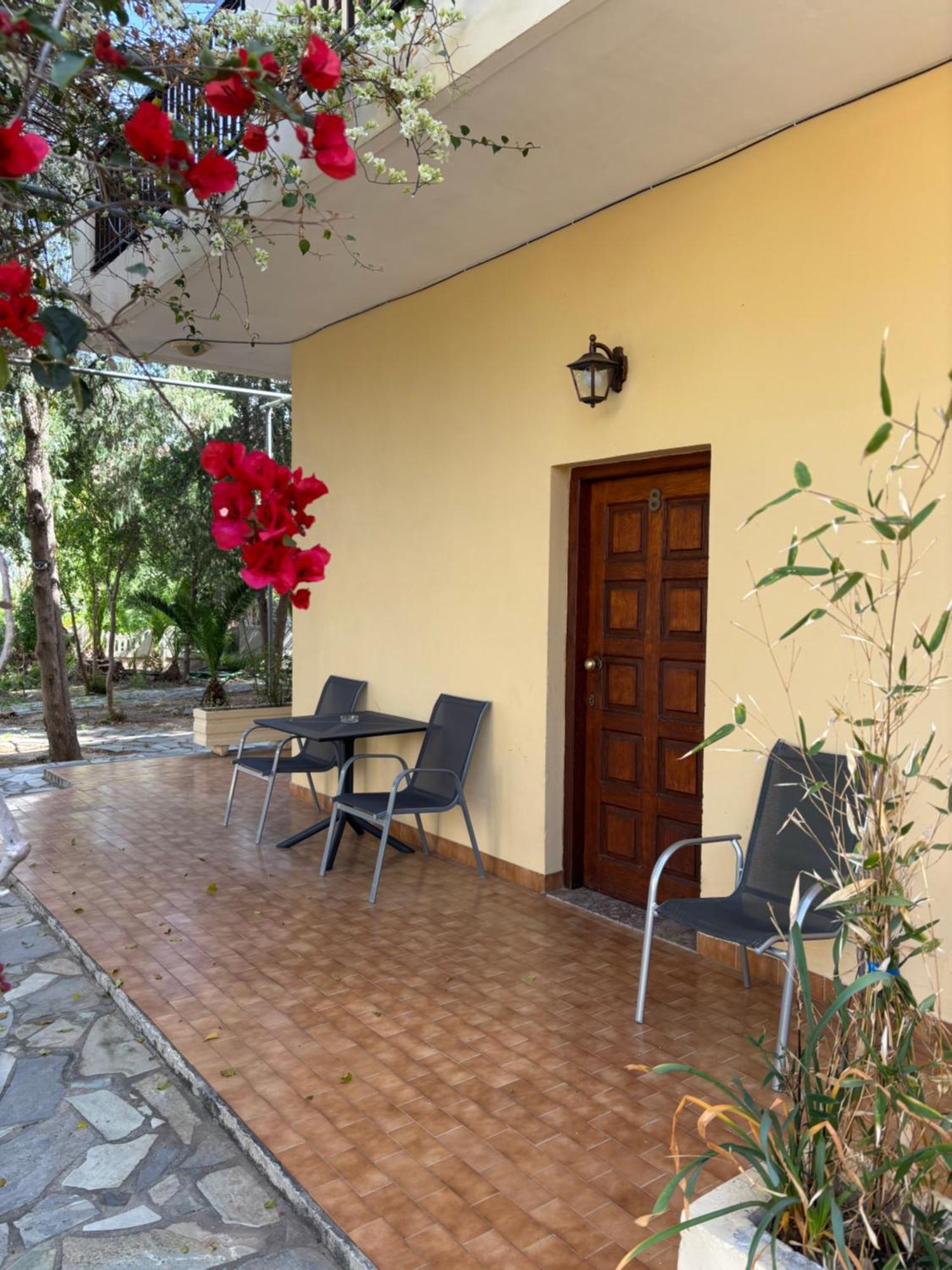 Stelios Rooms Palaiochora Ngoại thất bức ảnh