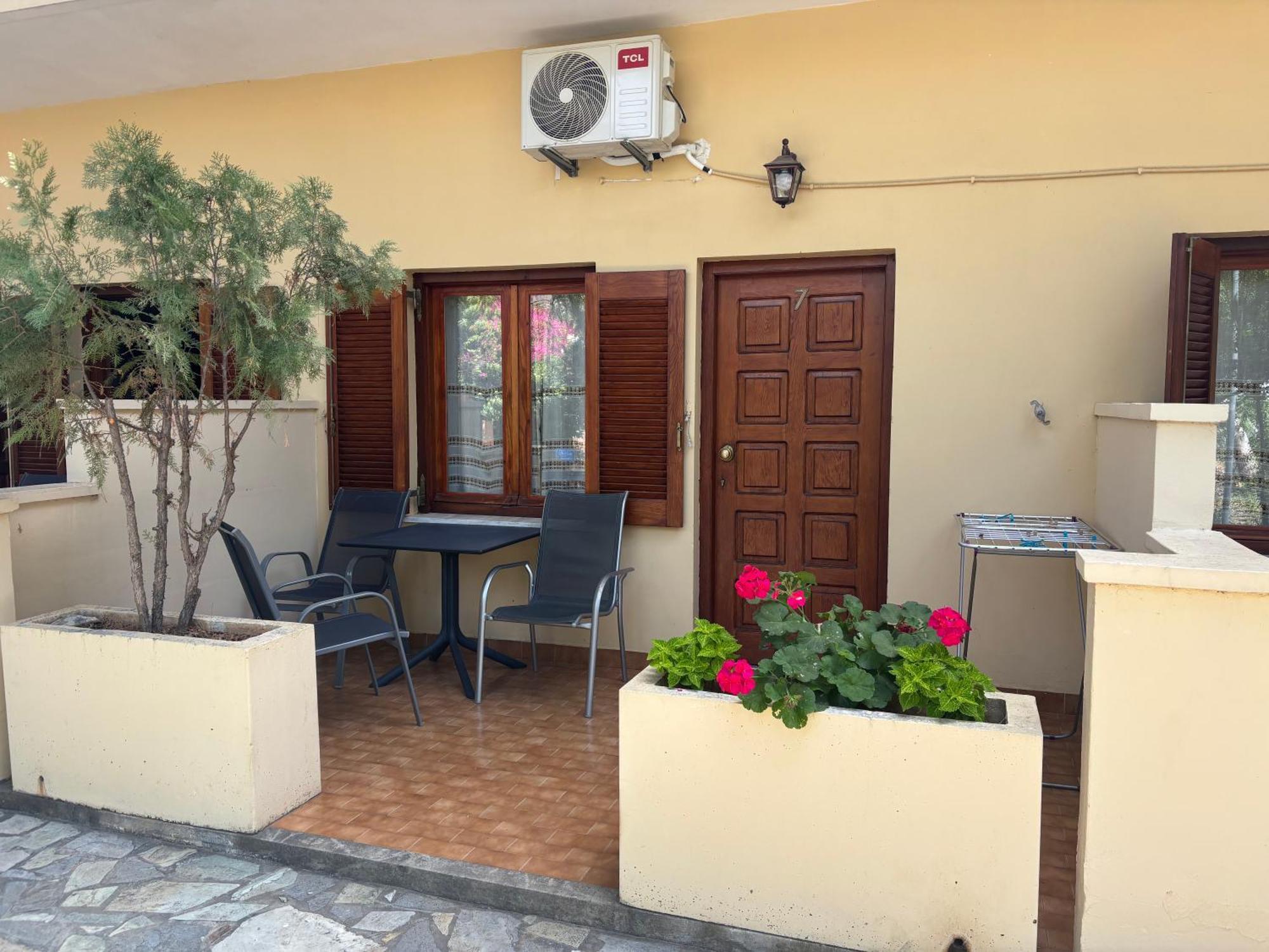 Stelios Rooms Palaiochora Ngoại thất bức ảnh
