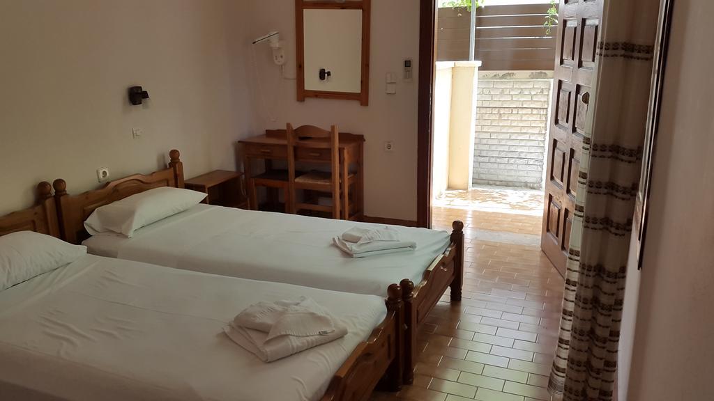 Stelios Rooms Palaiochora Ngoại thất bức ảnh