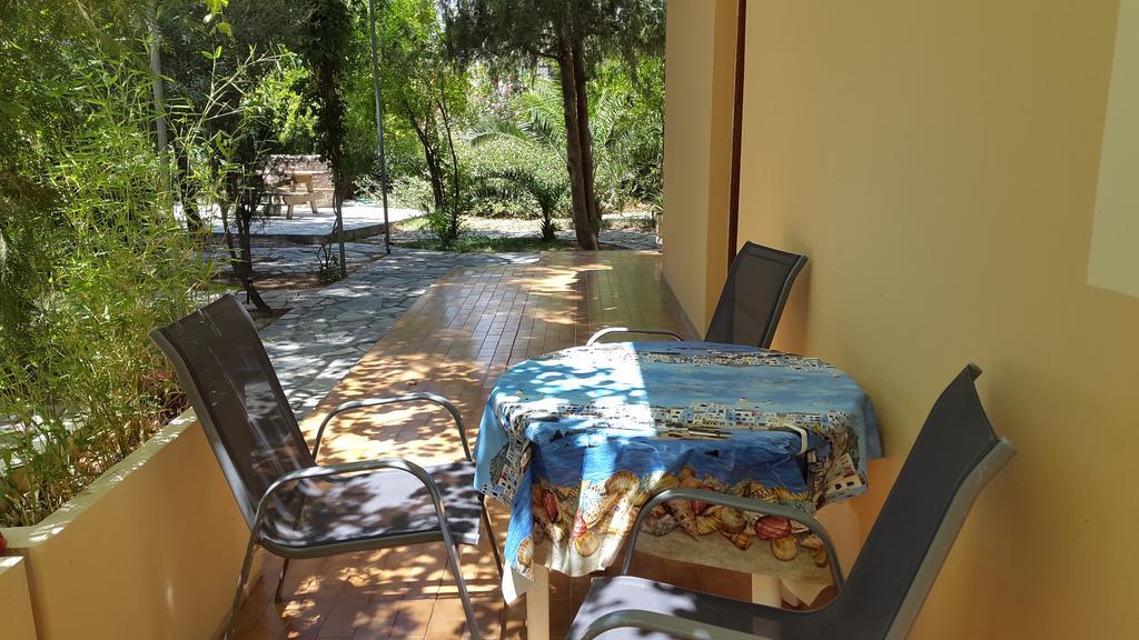 Stelios Rooms Palaiochora Ngoại thất bức ảnh