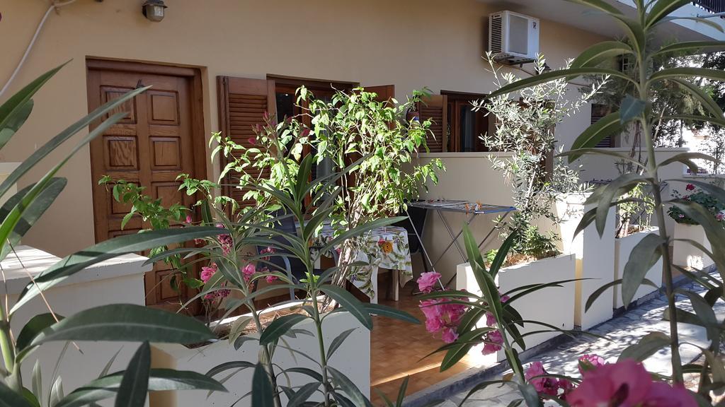 Stelios Rooms Palaiochora Ngoại thất bức ảnh