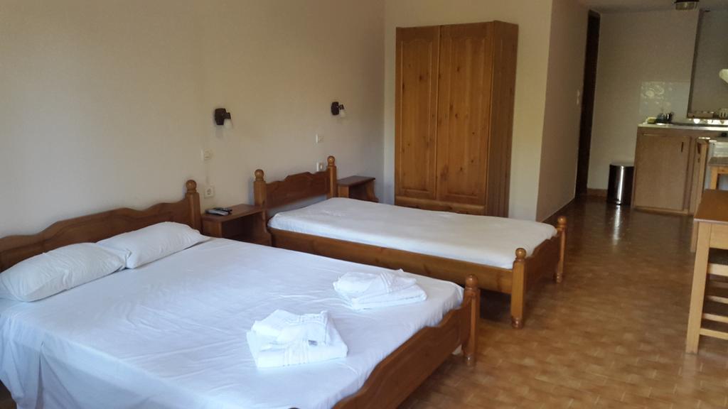 Stelios Rooms Palaiochora Ngoại thất bức ảnh