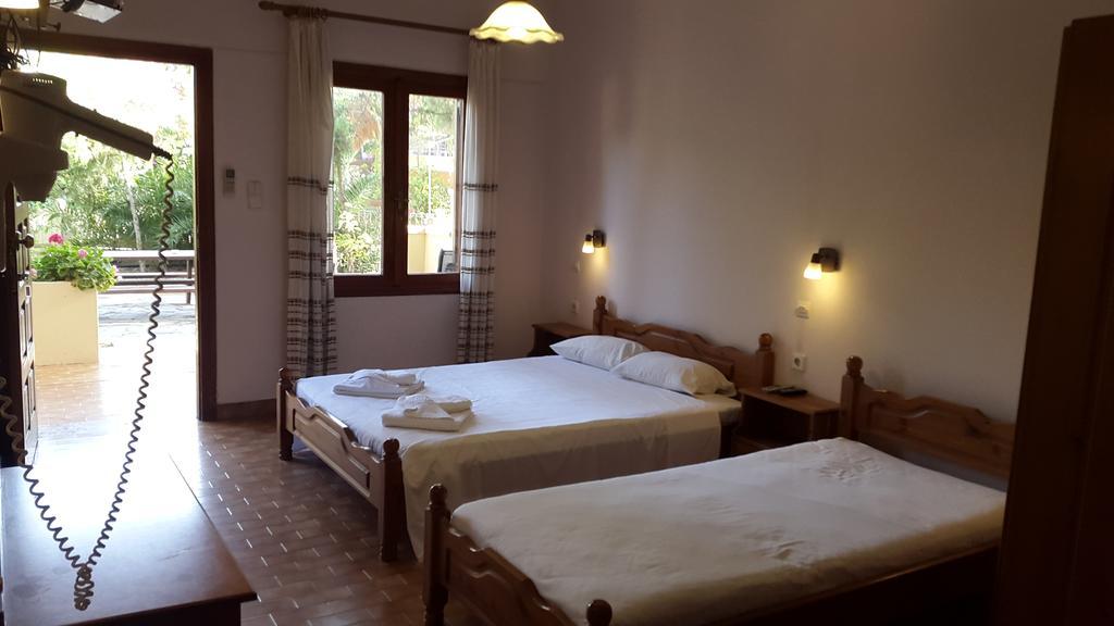 Stelios Rooms Palaiochora Ngoại thất bức ảnh