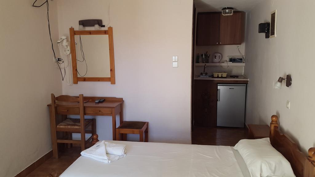 Stelios Rooms Palaiochora Ngoại thất bức ảnh