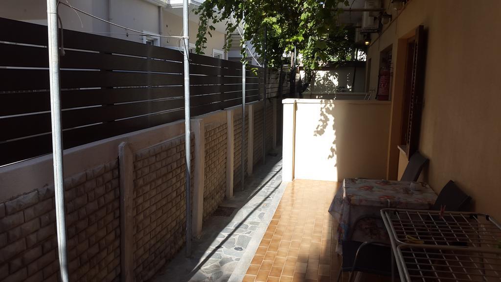Stelios Rooms Palaiochora Ngoại thất bức ảnh