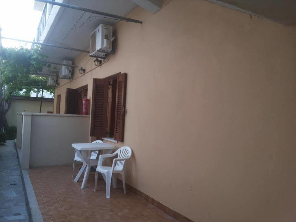 Stelios Rooms Palaiochora Ngoại thất bức ảnh