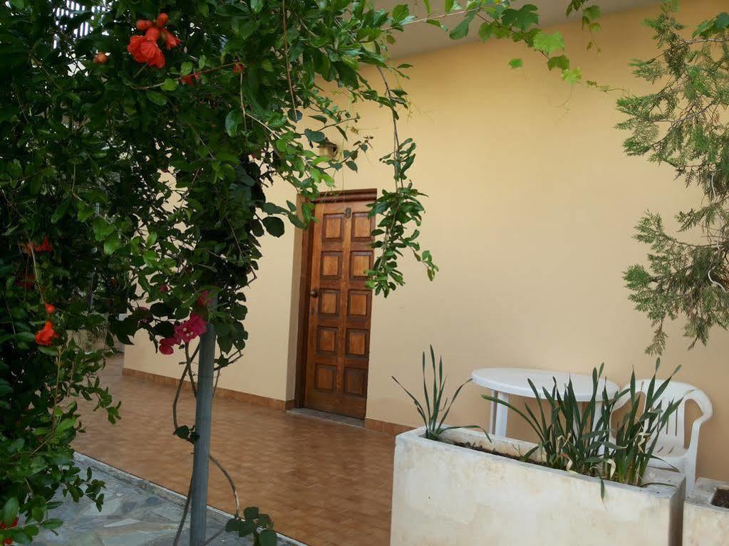 Stelios Rooms Palaiochora Ngoại thất bức ảnh