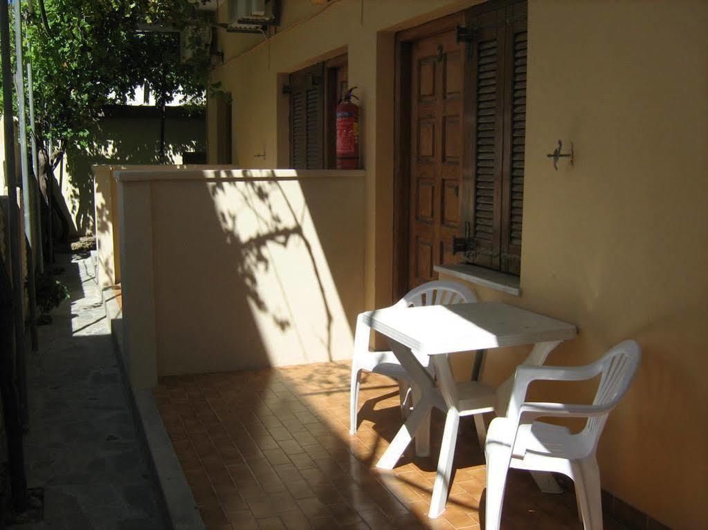 Stelios Rooms Palaiochora Ngoại thất bức ảnh